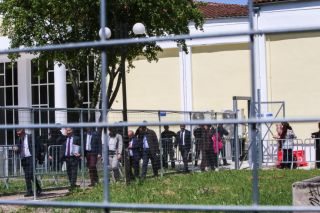 Στον αέρα ξανά τα Τέμπη: «Σε αποθήκη εστιατορίου η δίκη» - Κλείνει πάλι για εργασίες η αίθουσα